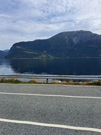 Et billede, der indeholder udendrs, sky, bjerg, s

AI-genereret indhold kan vre ukorrekt.