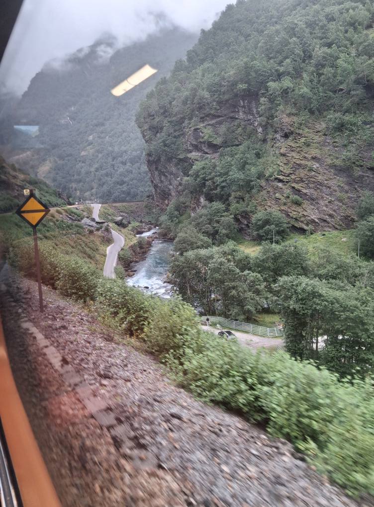 Et billede, der indeholder udendrs, bjerg, tr, plante

AI-genereret indhold kan vre ukorrekt.