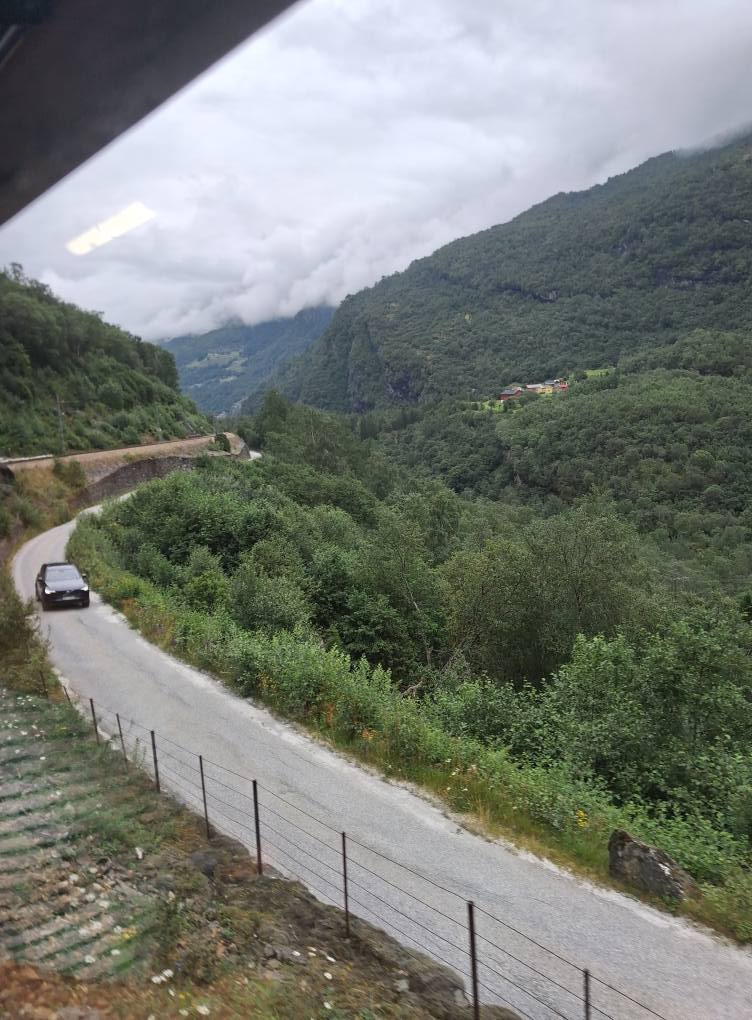 Et billede, der indeholder udendrs, sky, bjerg, tr

AI-genereret indhold kan vre ukorrekt.