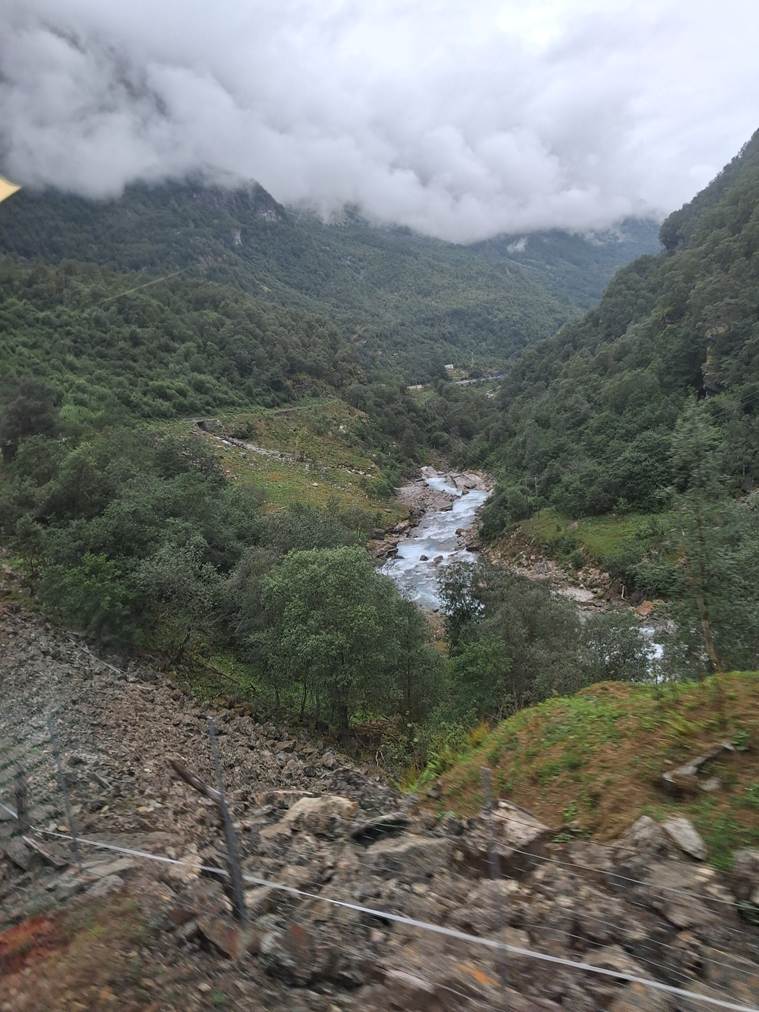 Et billede, der indeholder udendrs, sky, natur, dal

AI-genereret indhold kan vre ukorrekt.