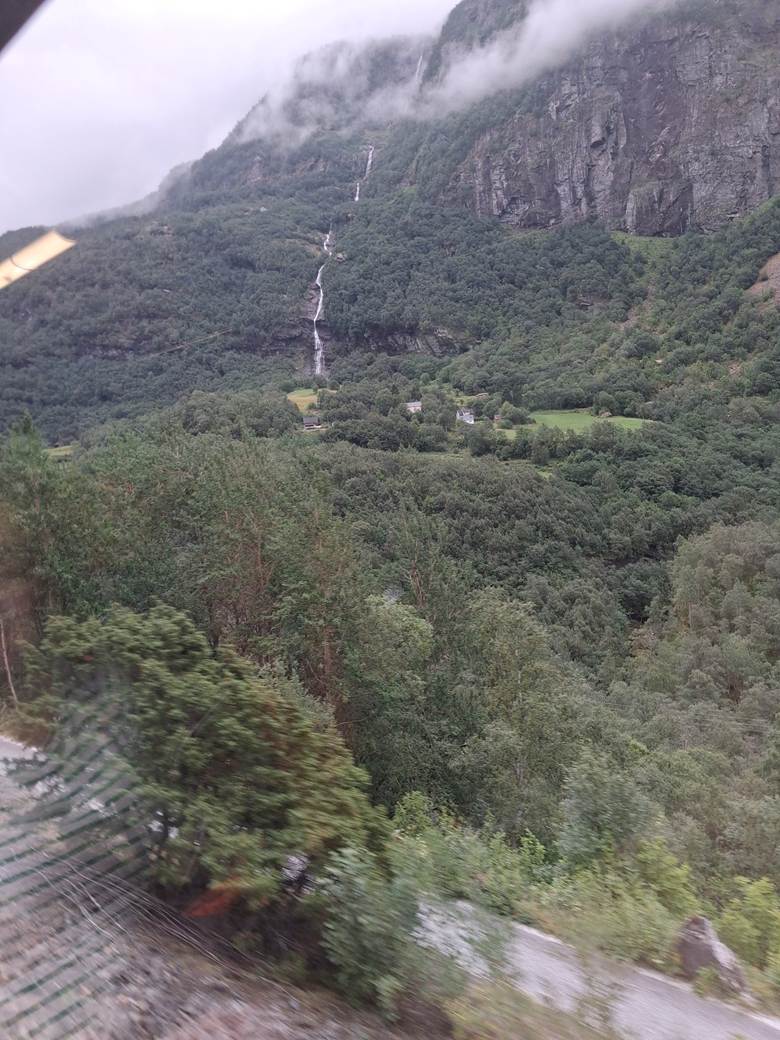 Et billede, der indeholder udendrs, bjerg, sky, natur

AI-genereret indhold kan vre ukorrekt.