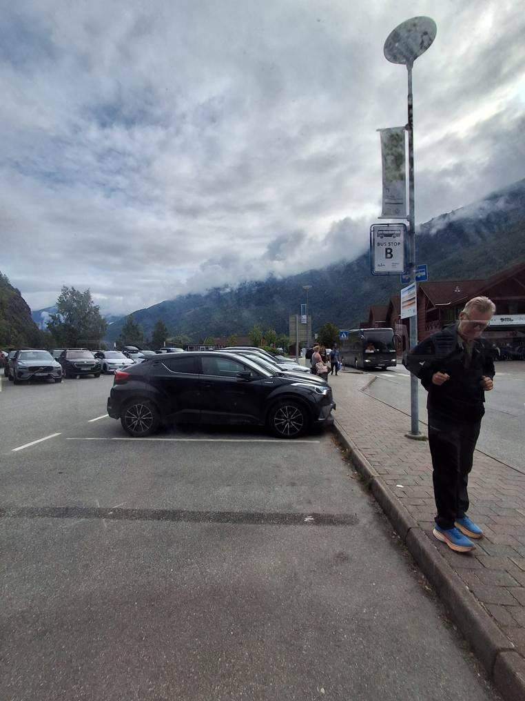 Et billede, der indeholder udendrs, sky, bil, tekst

AI-genereret indhold kan vre ukorrekt.