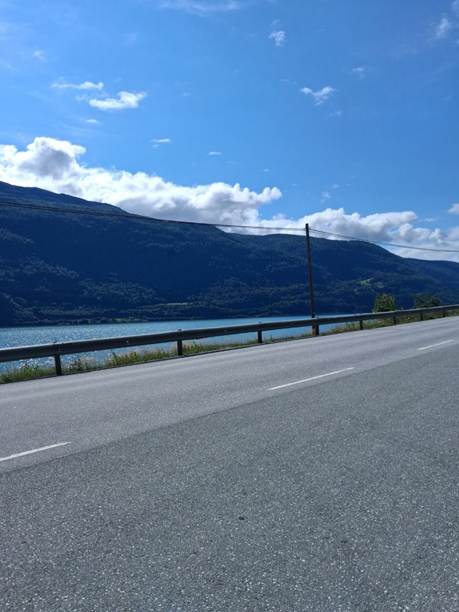 Et billede, der indeholder udendrs, sky, vej/gade, bjerg

AI-genereret indhold kan vre ukorrekt.