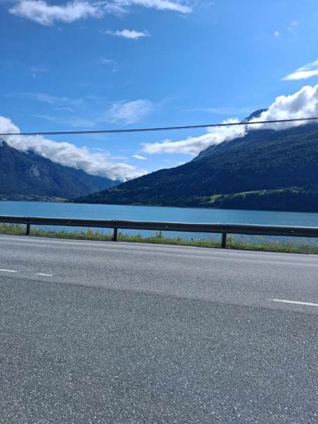 Et billede, der indeholder udendrs, sky, s, bjerg

AI-genereret indhold kan vre ukorrekt.