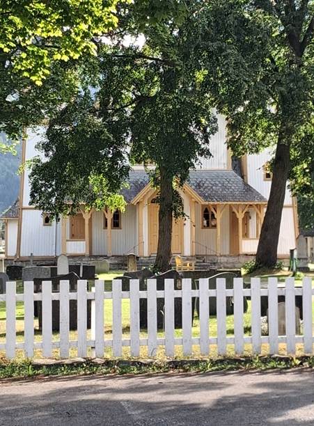 Et billede, der indeholder udendrs, bygning, tr, Stakit

AI-genereret indhold kan vre ukorrekt.