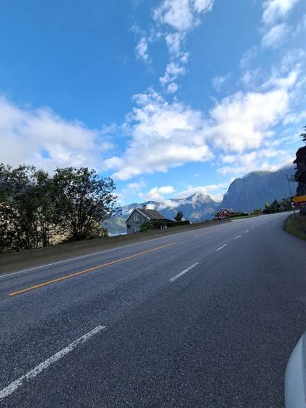 Et billede, der indeholder udendrs, sky, vej/gade, tr

AI-genereret indhold kan vre ukorrekt.