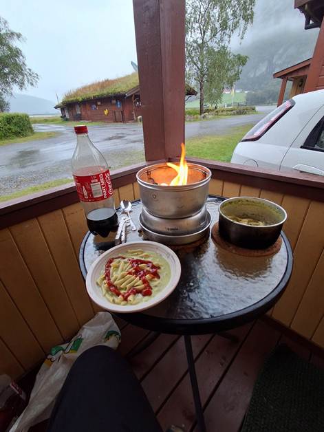 Et billede, der indeholder bordservice, mad, mltid, bord

AI-genereret indhold kan vre ukorrekt.