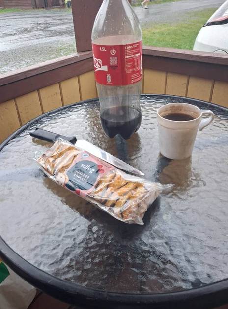 Et billede, der indeholder sodavand, flaske, Snack, udendrs

AI-genereret indhold kan vre ukorrekt.