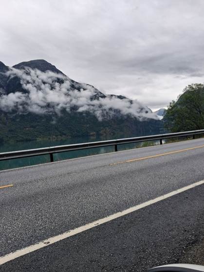 Et billede, der indeholder sky, udendrs, vej/gade, bjerg

AI-genereret indhold kan vre ukorrekt.