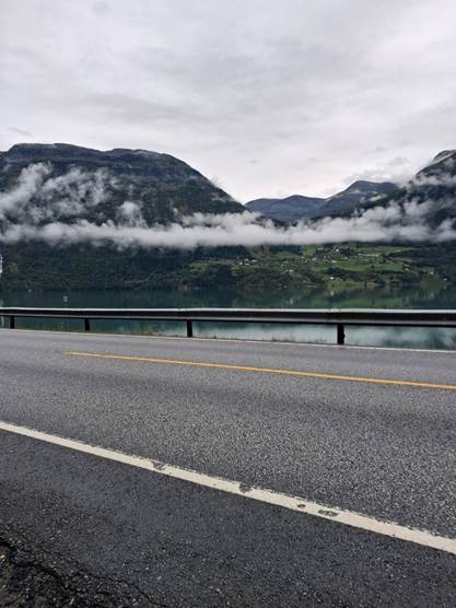 Et billede, der indeholder udendrs, sky, vej/gade, bjerg

AI-genereret indhold kan vre ukorrekt.