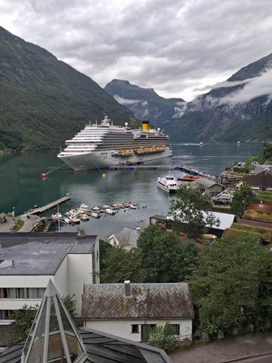 Et billede, der indeholder udendrs, sky, vand, bjerg

AI-genereret indhold kan vre ukorrekt.