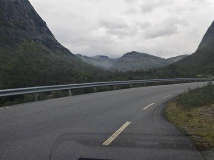 Et billede, der indeholder udendrs, vej/gade, sky, bjerg

AI-genereret indhold kan vre ukorrekt.