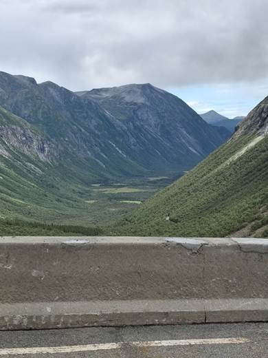 Et billede, der indeholder udendrs, bjerg, sky, landskab

AI-genereret indhold kan vre ukorrekt.
