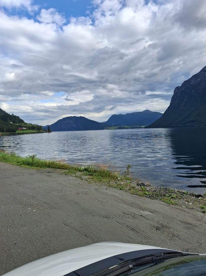 Et billede, der indeholder udendrs, sky, kretj, bjerg

AI-genereret indhold kan vre ukorrekt.