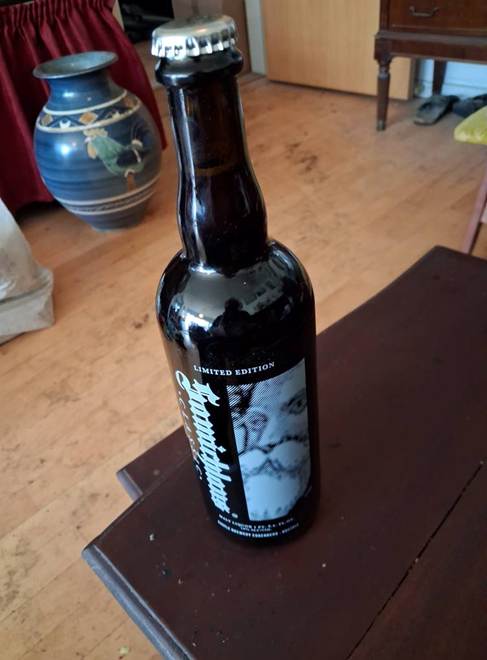 Et billede, der indeholder indendrs, drike, flaske, Glasflaske

AI-genereret indhold kan vre ukorrekt.