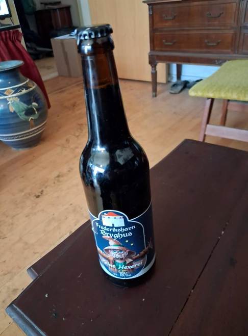 Et billede, der indeholder drike, indendrs, bord, mbel

AI-genereret indhold kan vre ukorrekt.